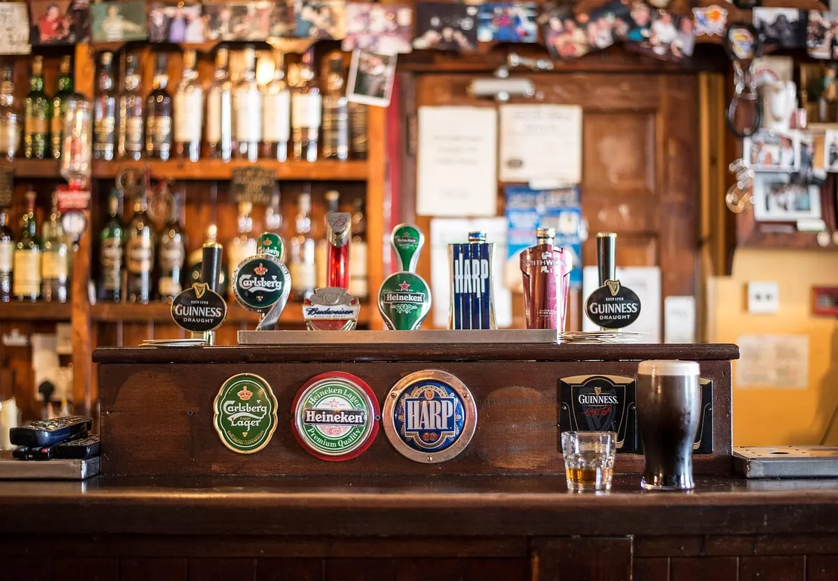 Pipe Smoking Etiquette in the UK: Pubs, Clubs and Gardens